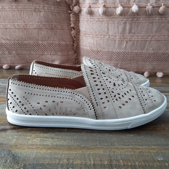 🆕🌿SHIMMER SLIP ON SHOES🌿 - Picture 6 of 9